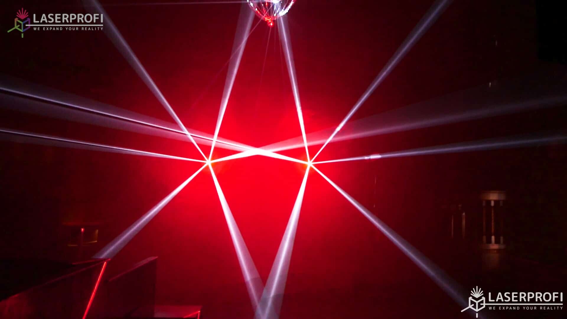 Laserowy pokaz przestrzenny na dyskotece