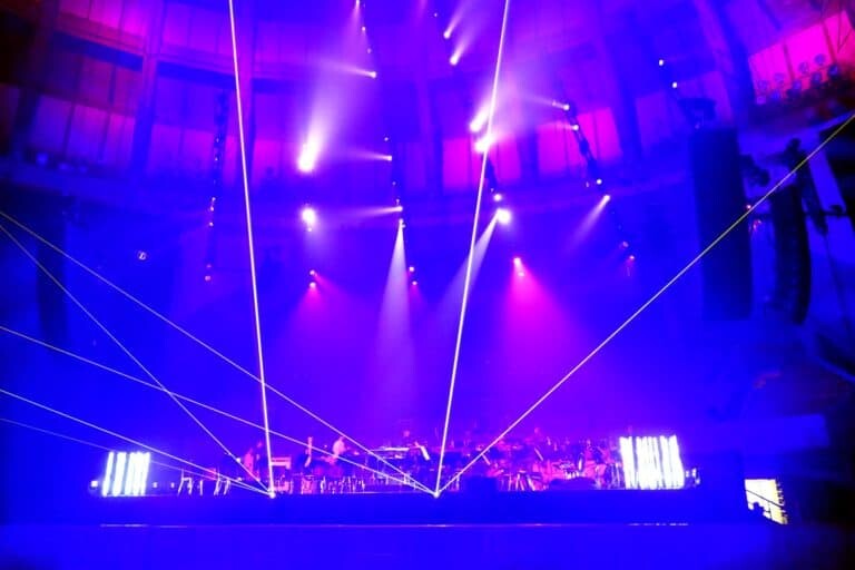 Pokaz laserowy z filharmonią na koncercie