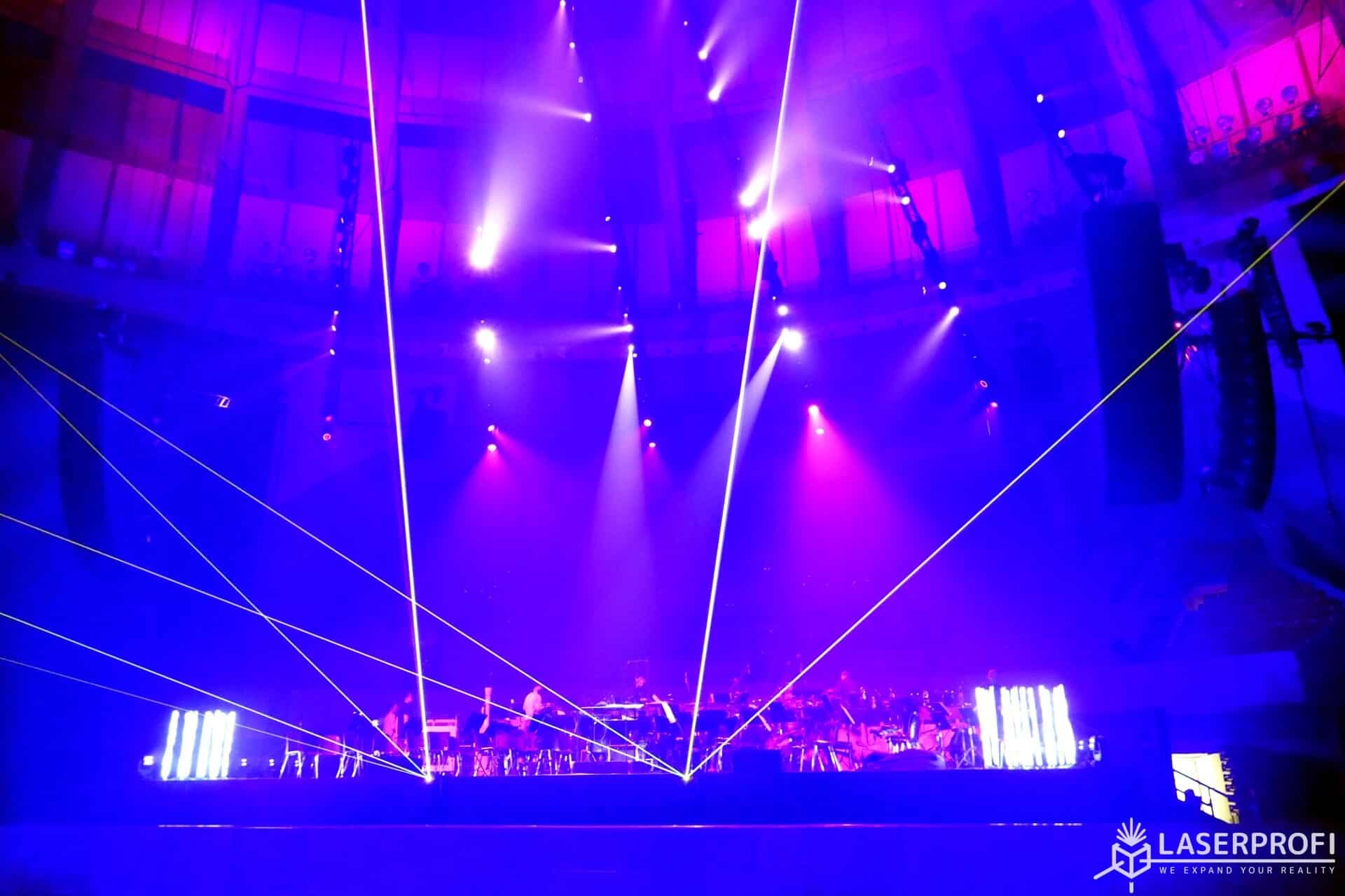 Pokaz laserowy z filharmonią na koncercie