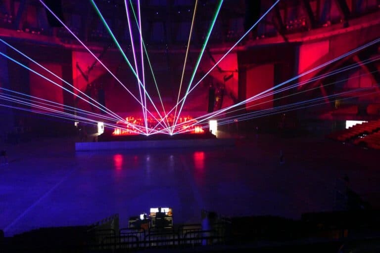Pokaz laserów na koncercie w Hali Stulecia