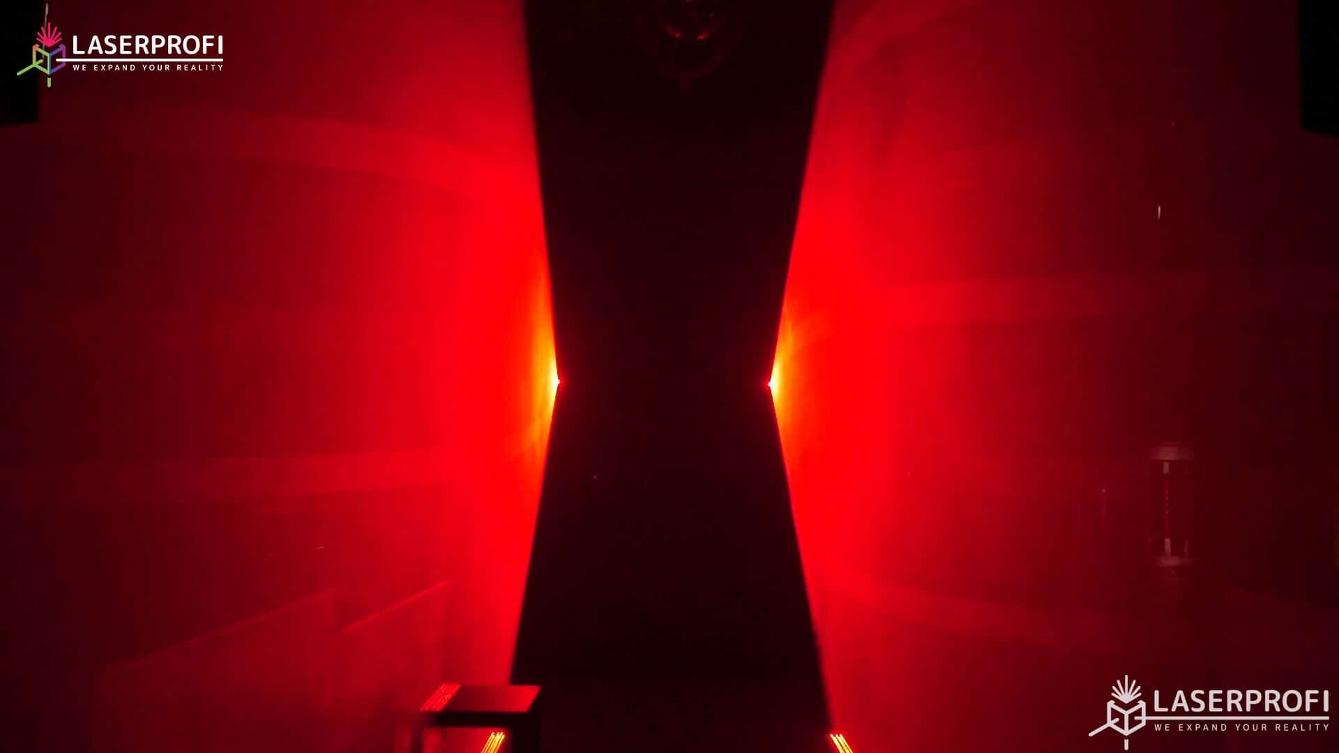 Przestrzenny pokaz laserowy czerwony korytarz laserowy