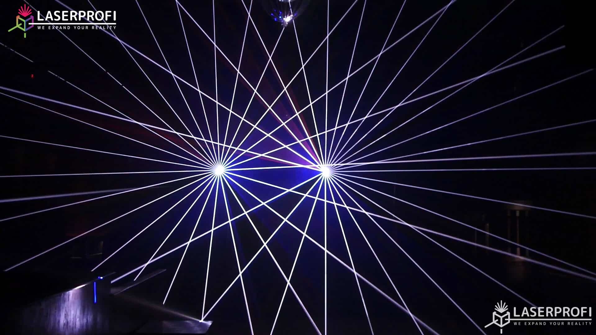 Przestrzenny pokaz laserowy wachlarz laserowy