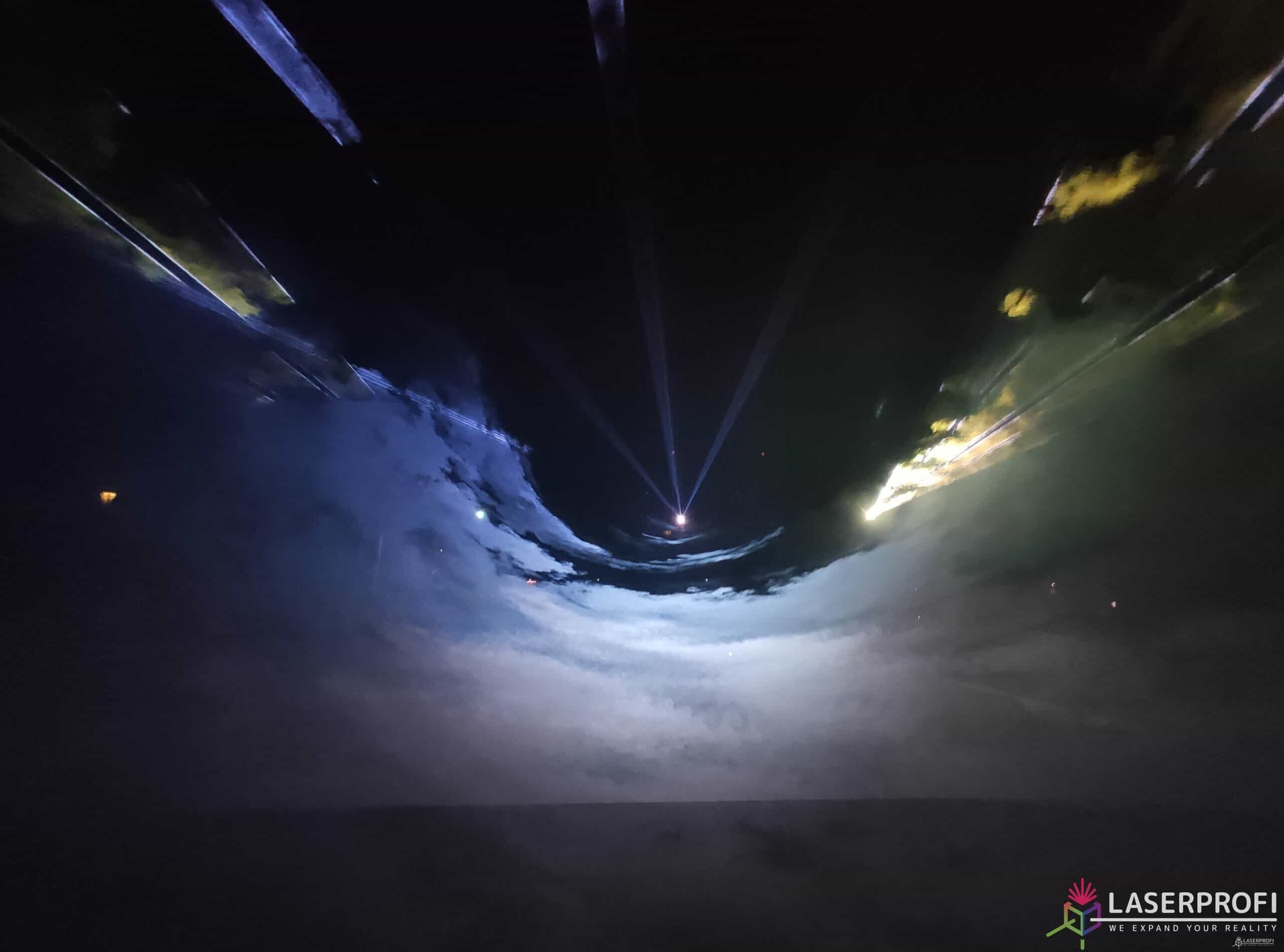 Tunel przestrzenny laserowy z chmur - Pokaz laserowy Czaplinek 2022