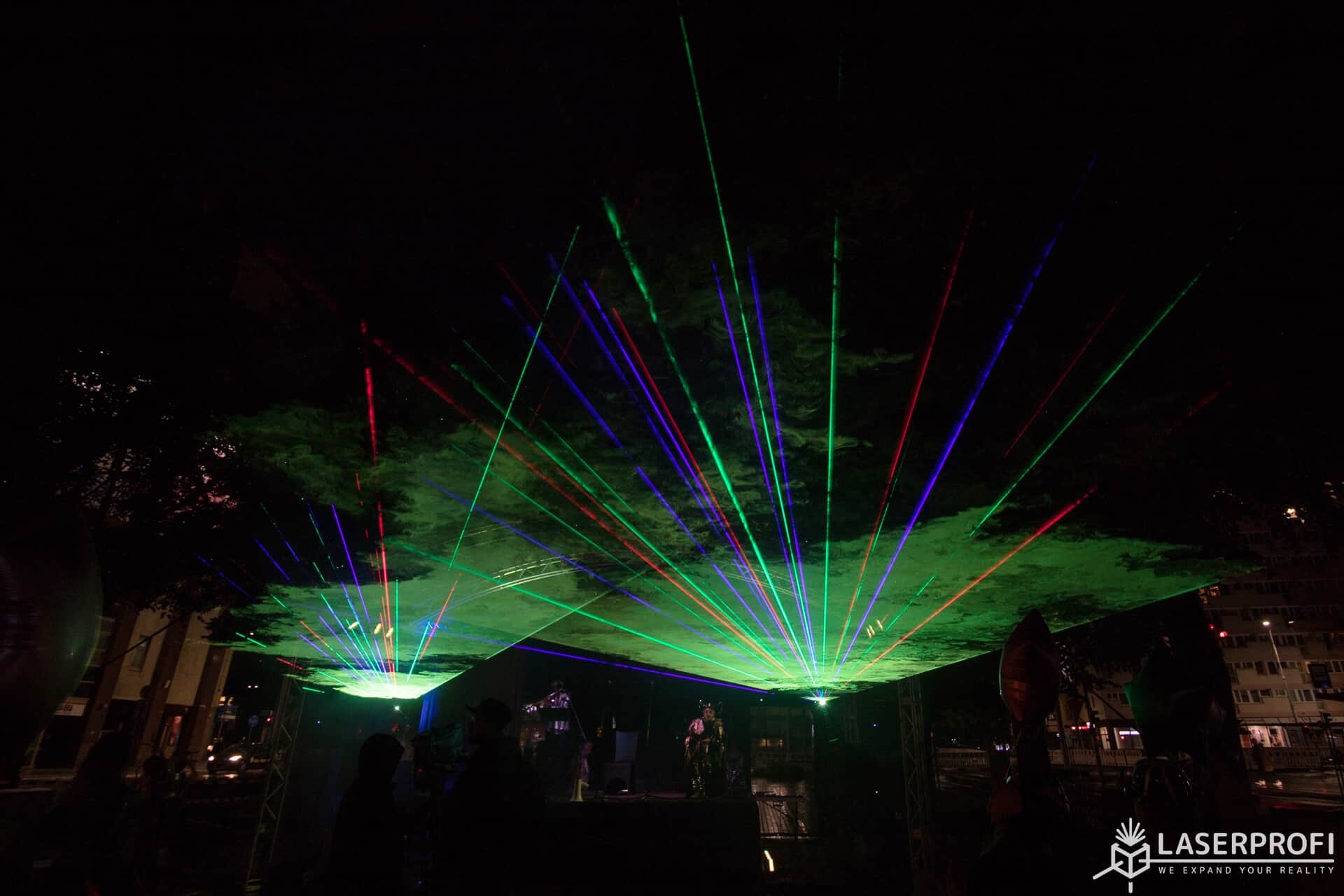 wiązki laserowe lemostrada na scenie